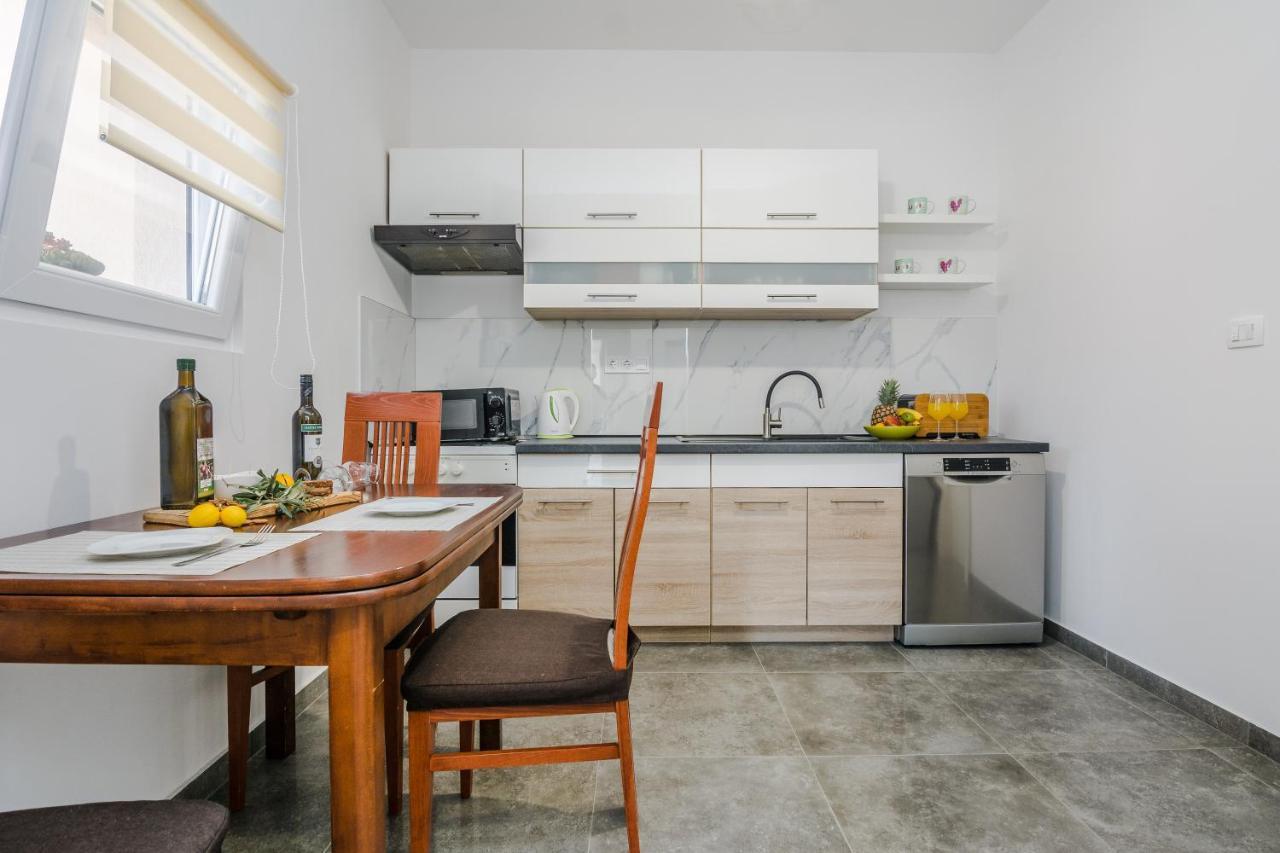 Lovely Apartment M&K In Peaceful Area - Zadar Exterior foto