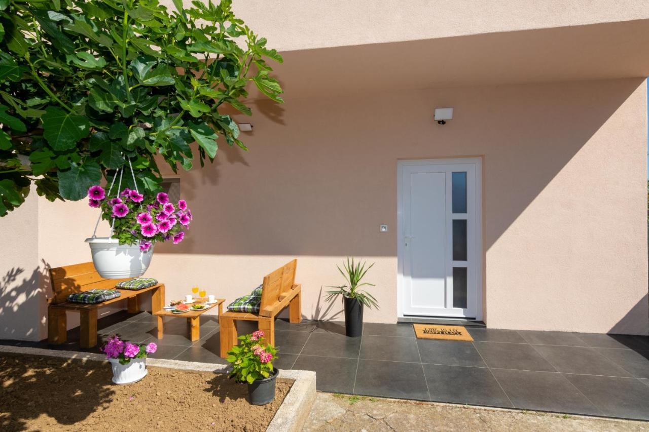 Lovely Apartment M&K In Peaceful Area - Zadar Exterior foto