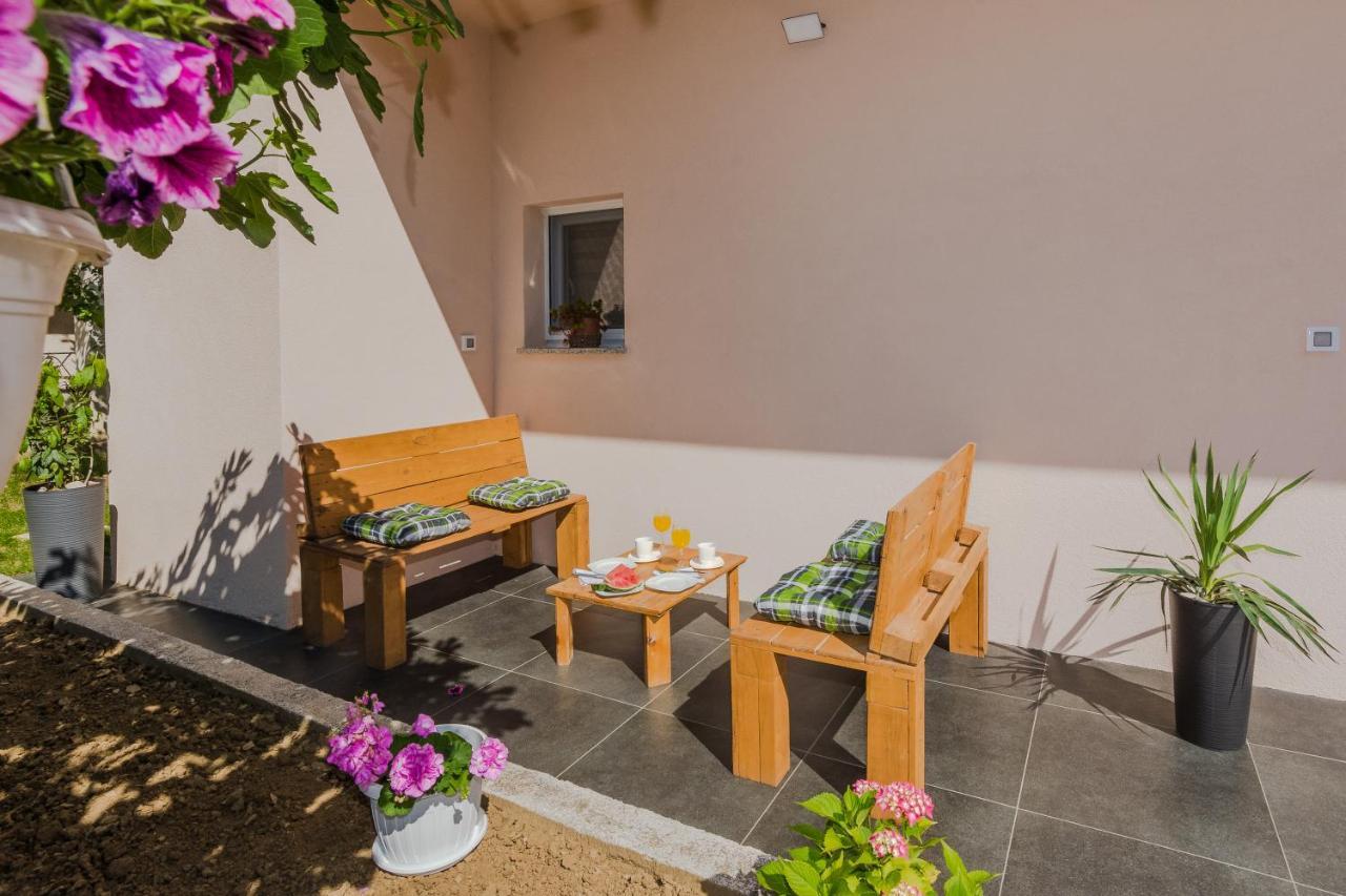 Lovely Apartment M&K In Peaceful Area - Zadar Exterior foto