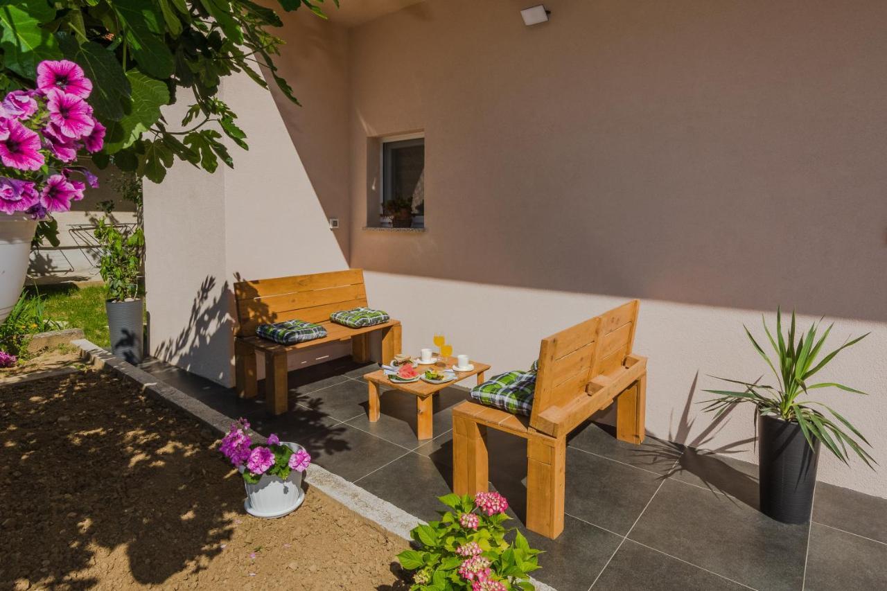 Lovely Apartment M&K In Peaceful Area - Zadar Exterior foto