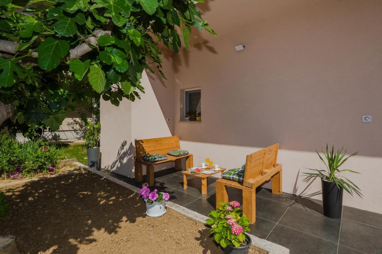 Lovely Apartment M&K In Peaceful Area - Zadar Exterior foto